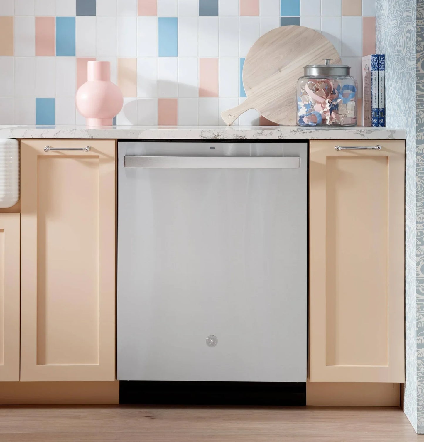 GE 24 in. Top Control Flush-Mount Dishwashers with 45 dBa Sound Level, 3rd-Rack &amp; Dry Boost – Fingerprint Resistant Stainlesss